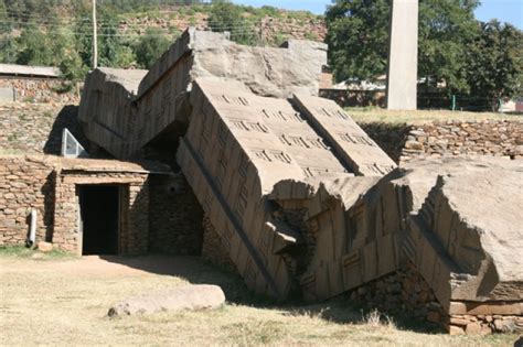 De Verdwenen Tempel van Aksum! Een Monumentale Toespraak tot de Hemelse Sferen?