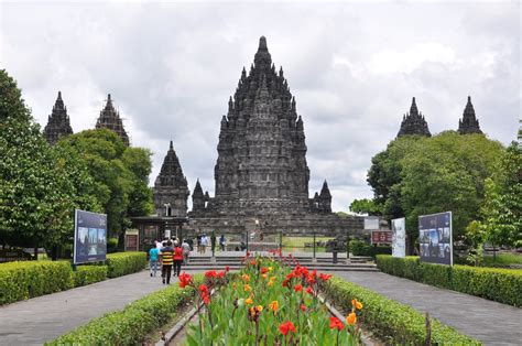  De Prambanan-Tempels: Een Oase van Stedelijke Mystiek en Verhevenheid!